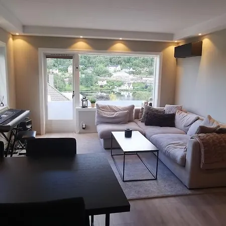 Koselig Naer Sentrum Apartment *